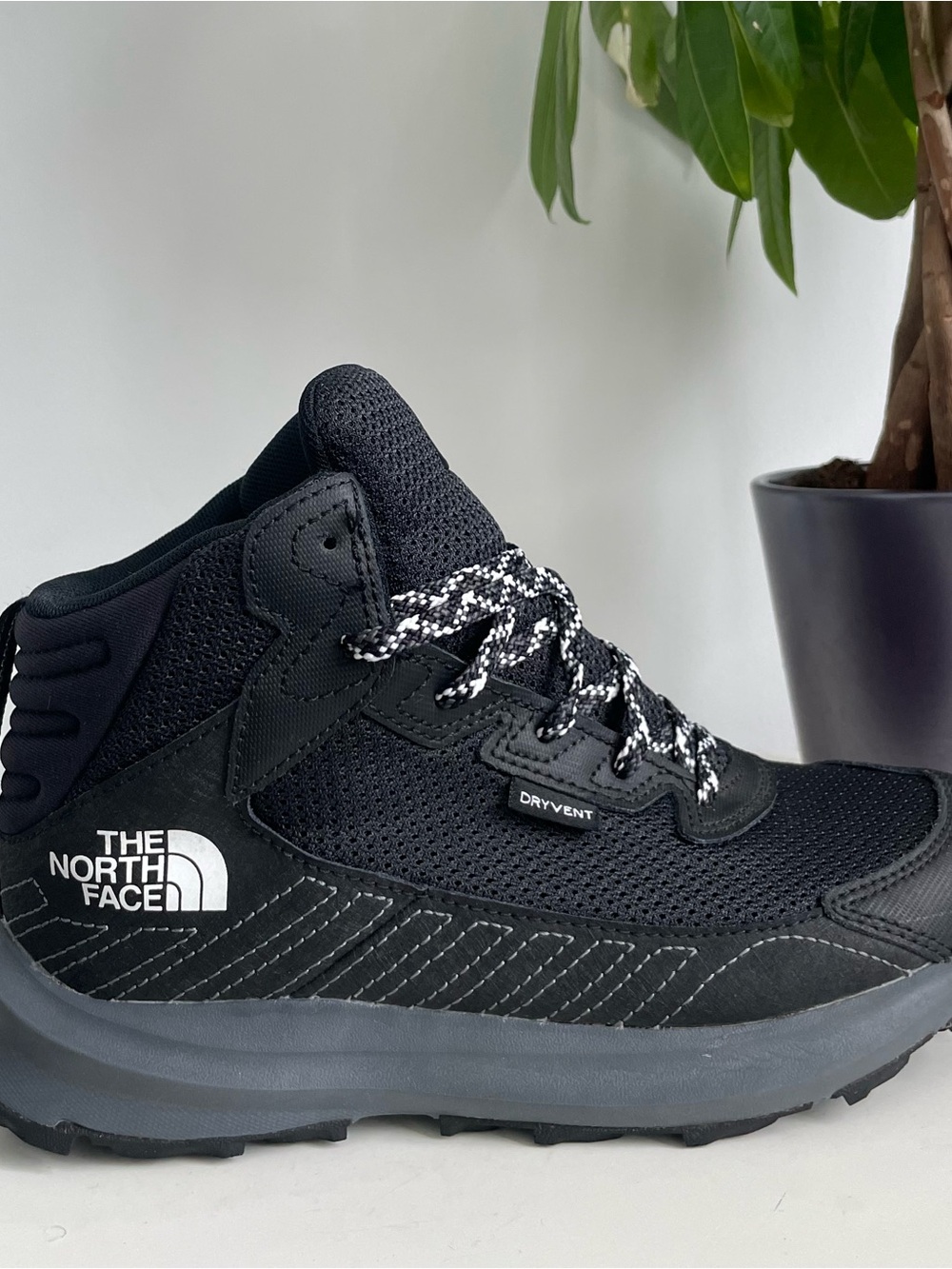 Women Size 6.5 The North Face Black Hiking Trail Boots Fastpack Boy Size 5Y
